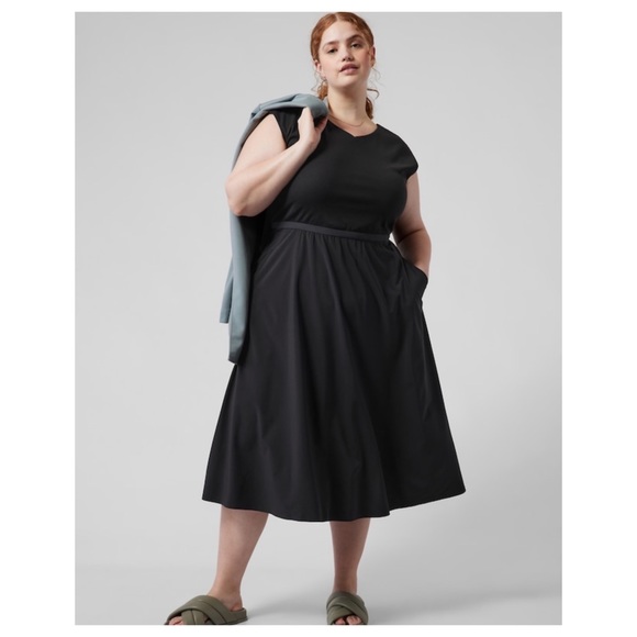ATHLETA Ryder Dress // Black - Picture 3 of 16